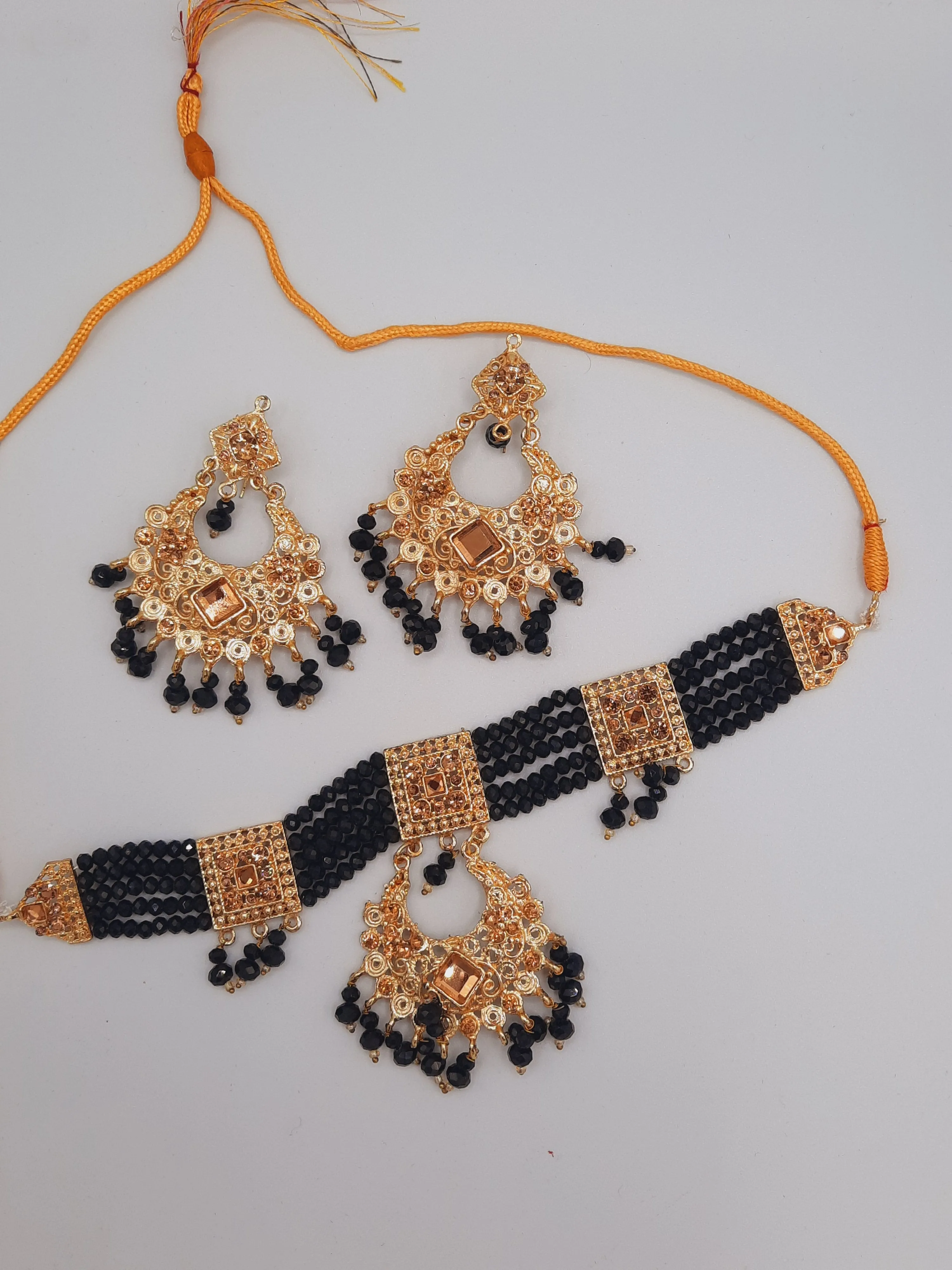 Black guluband choker with earrings and teeka