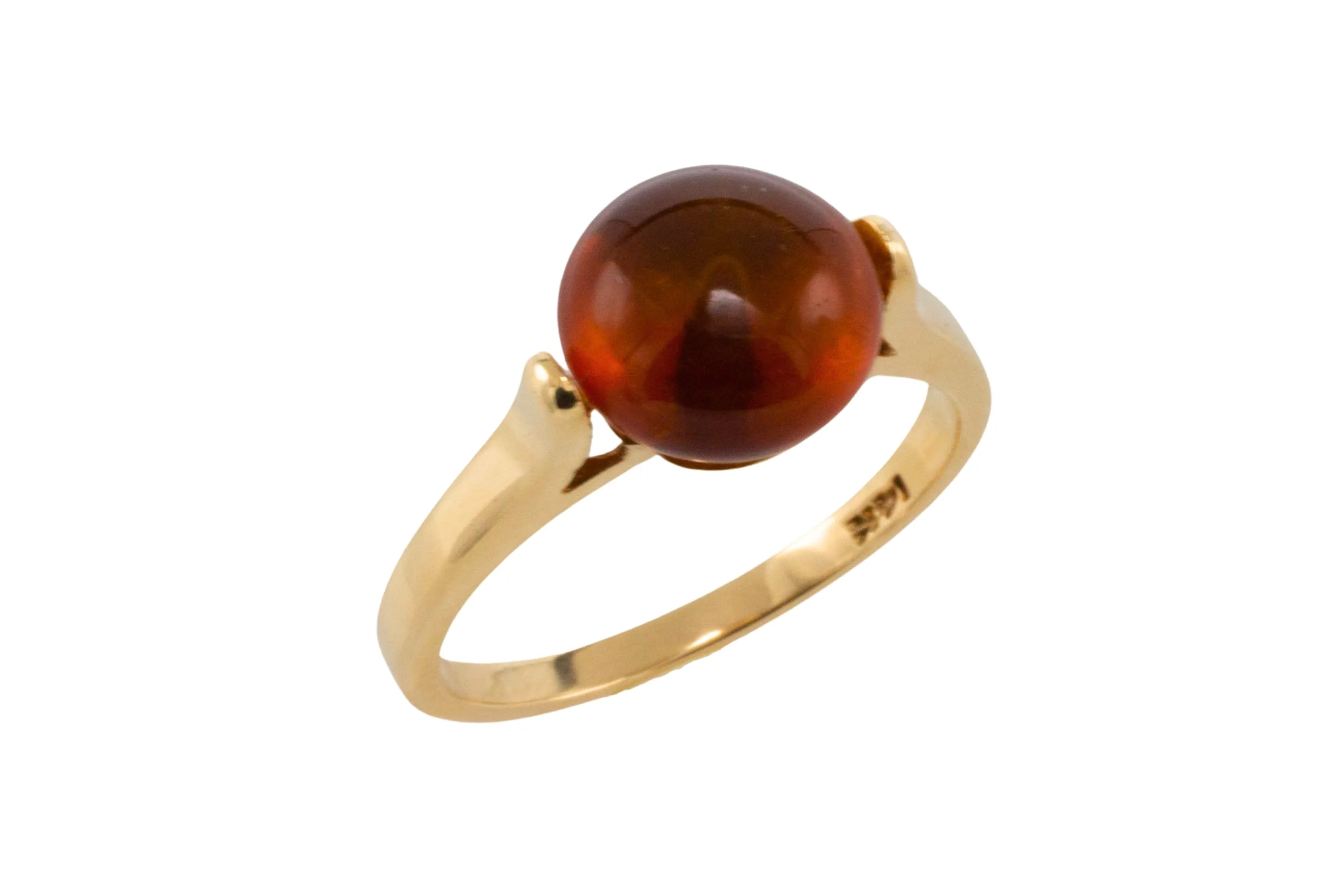 Cabochon amber ring in 14 carat gold