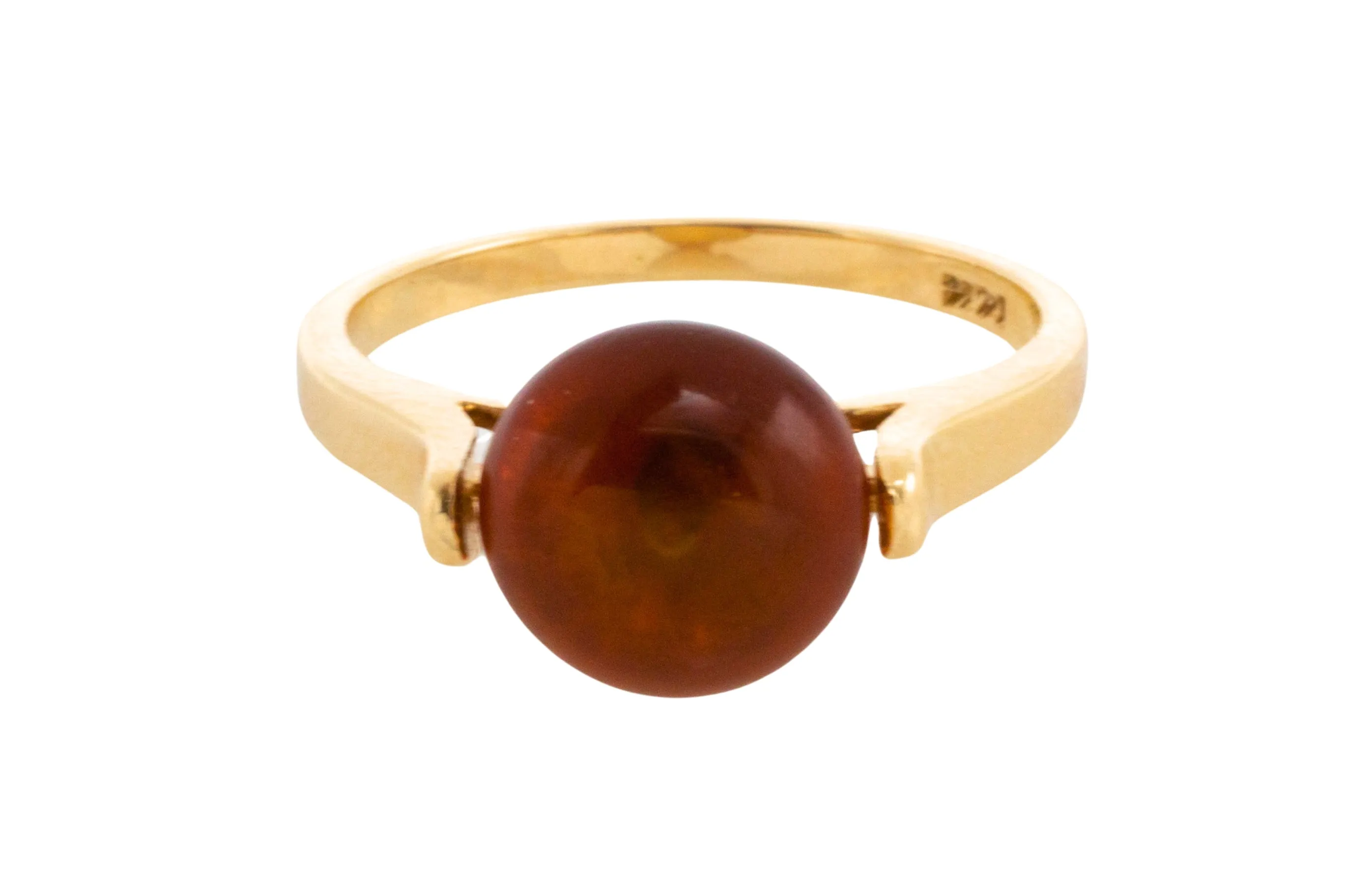 Cabochon amber ring in 14 carat gold