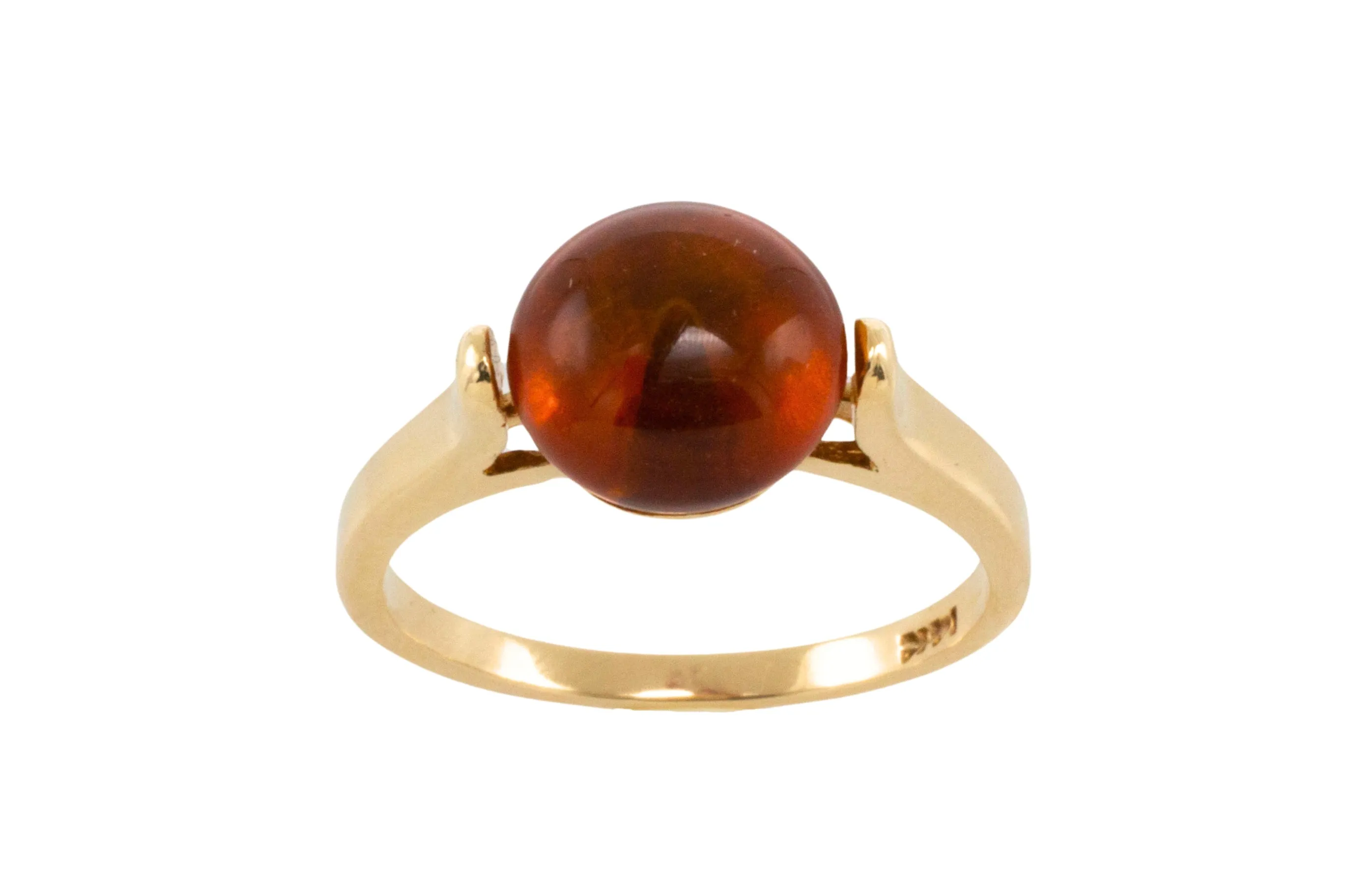 Cabochon amber ring in 14 carat gold