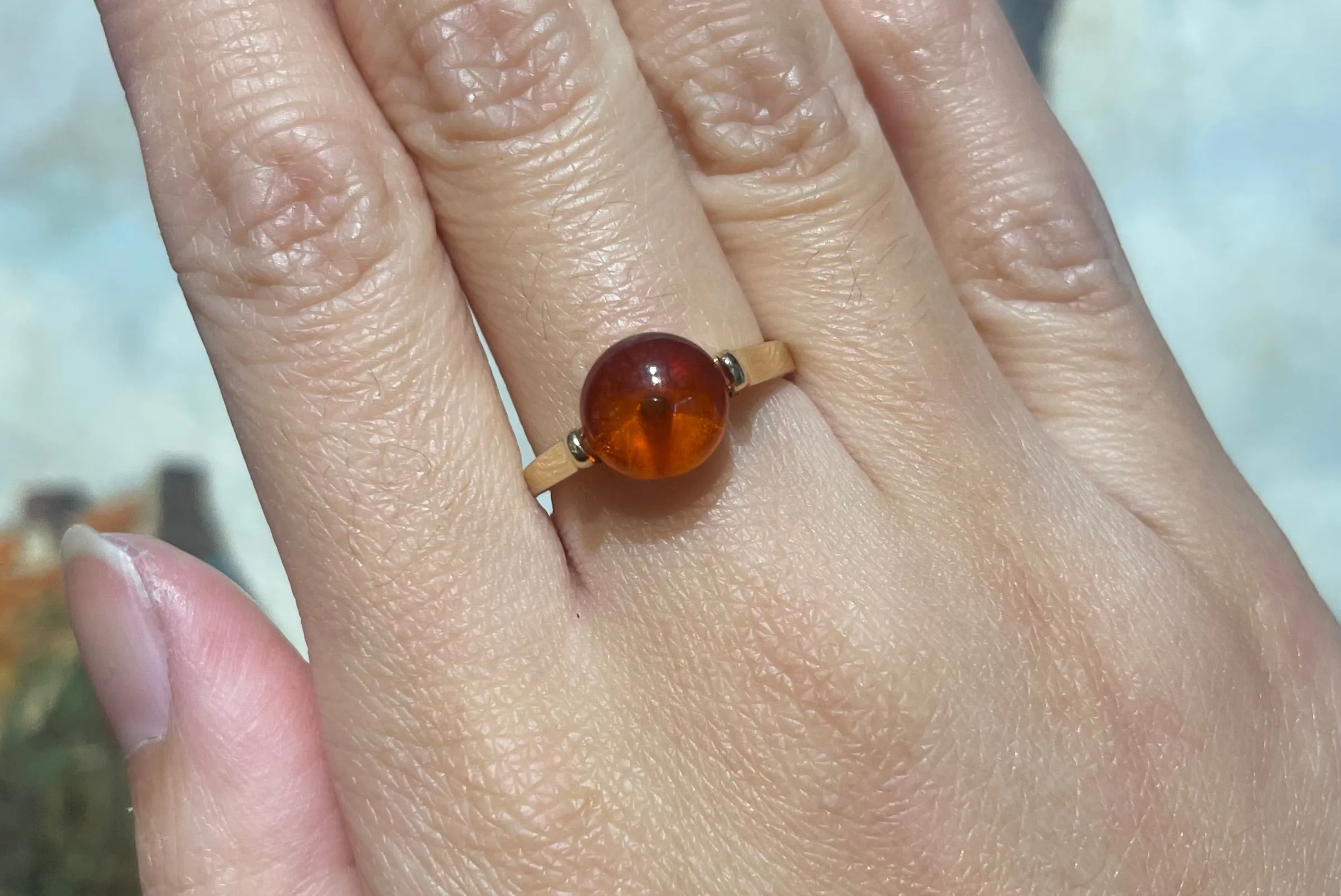 Cabochon amber ring in 14 carat gold