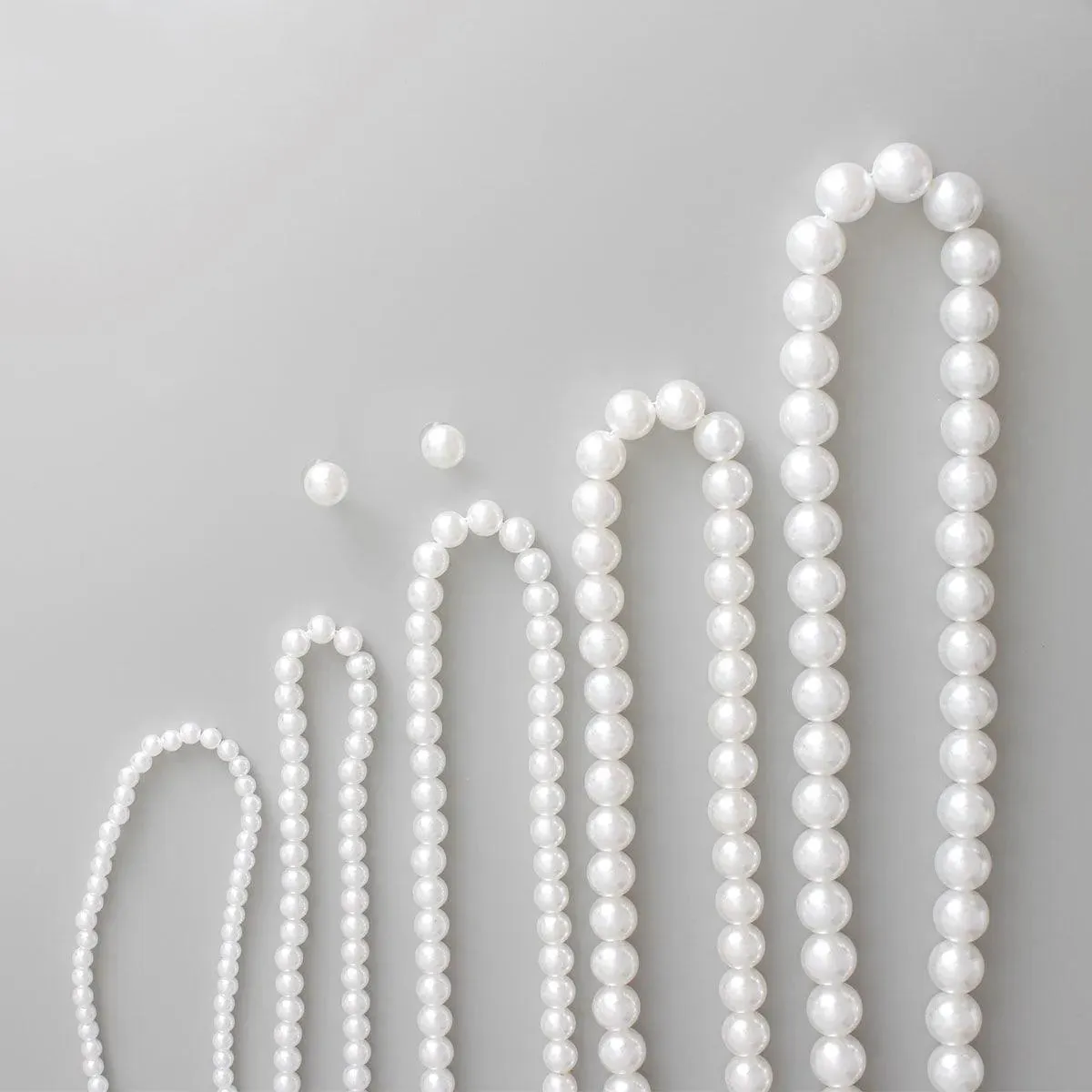 Classic Fashion Pearls: Layered Necklace Set for a Touch of Sophistication