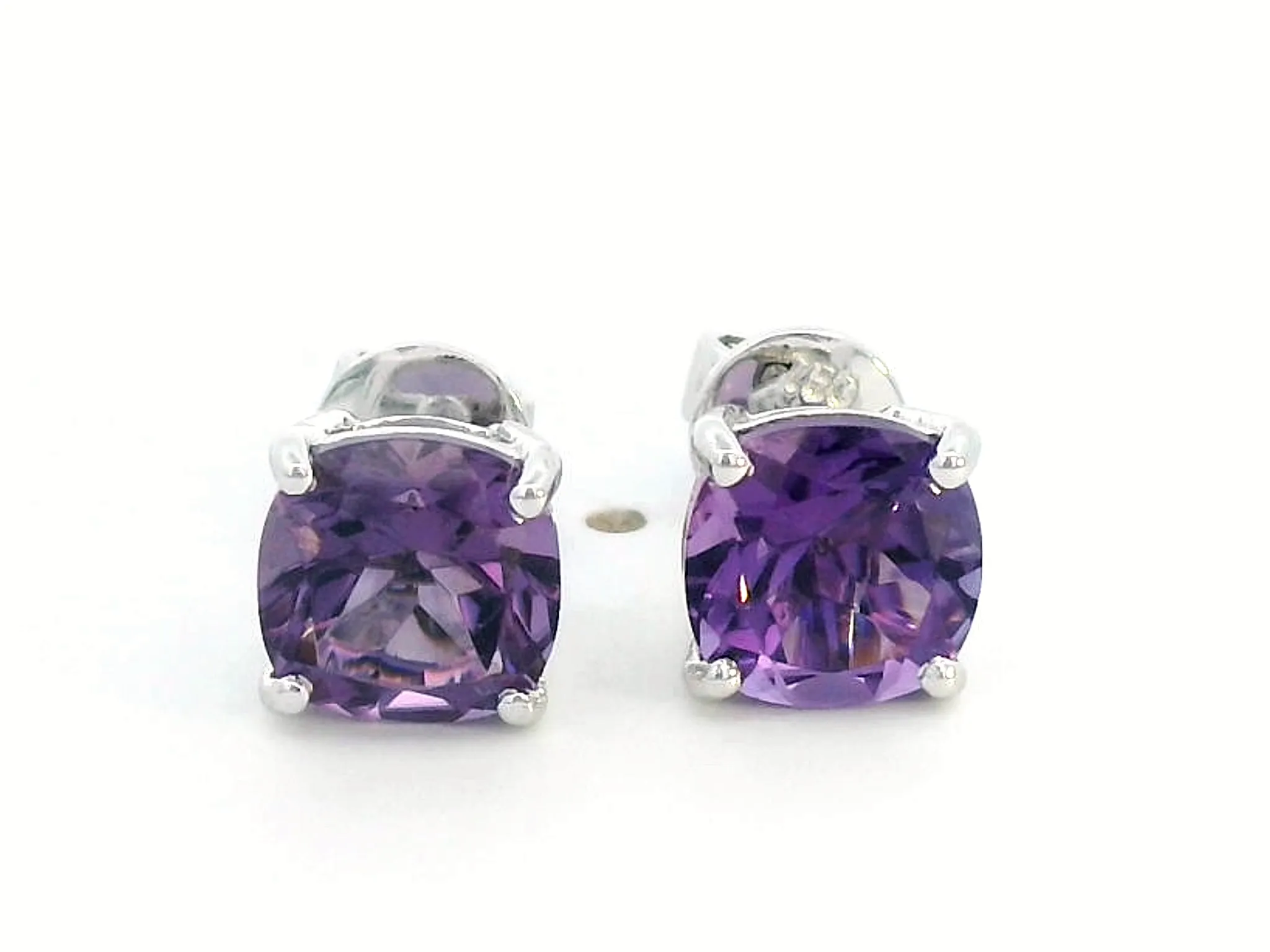 Elegant 18K Gold Amethyst Stud Earrings – 2.80 Carat Gemstones in Four-Prong Setting