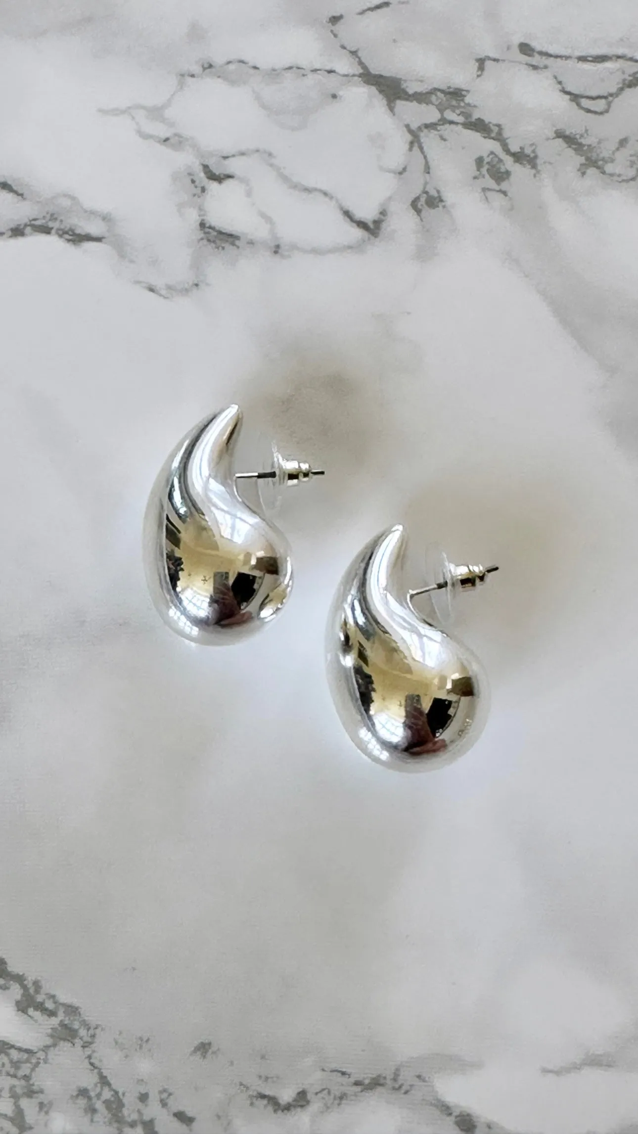 NEW!! 18k Silver Plated Drop Earrings