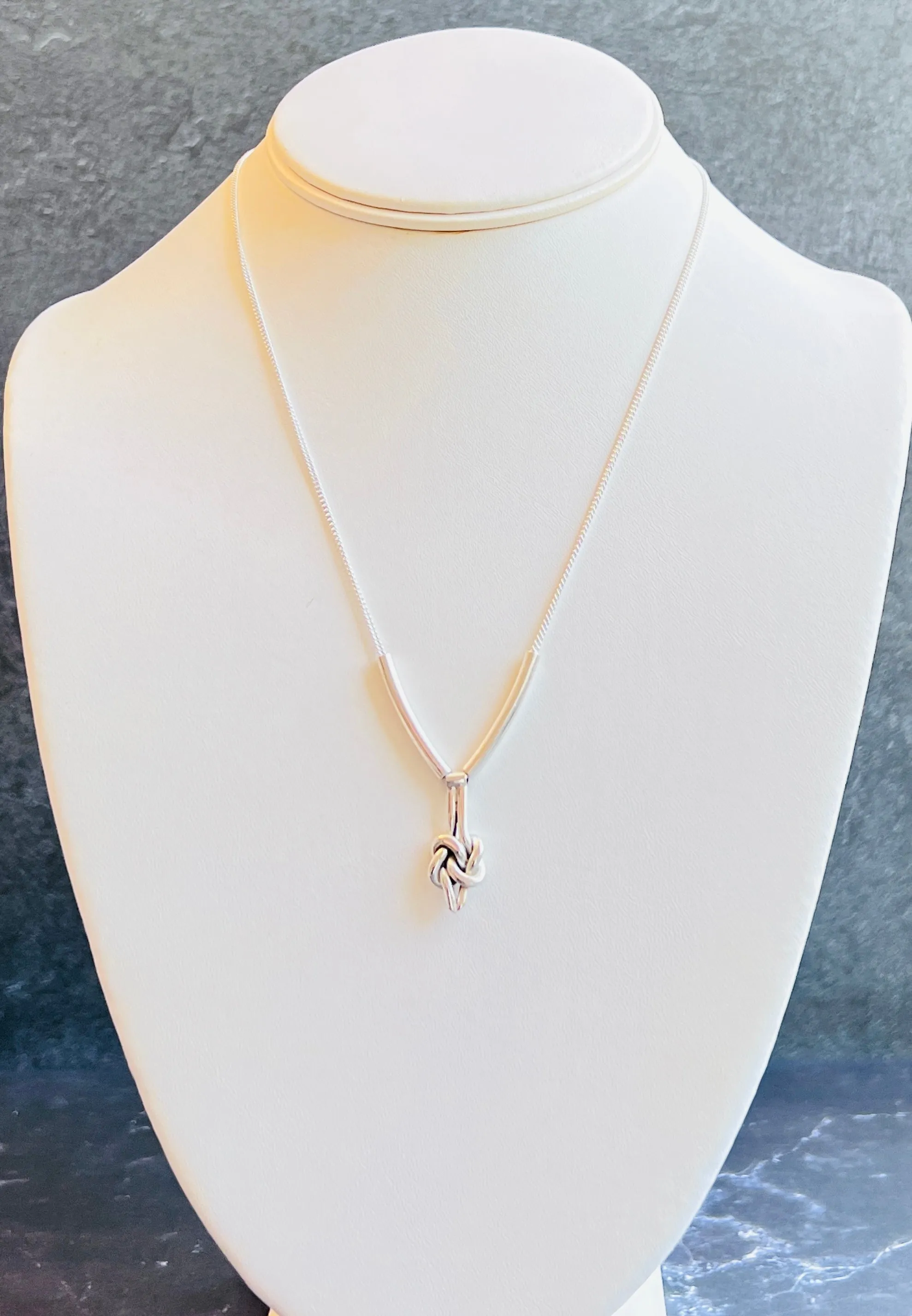 Separate Double Knot Y Necklace