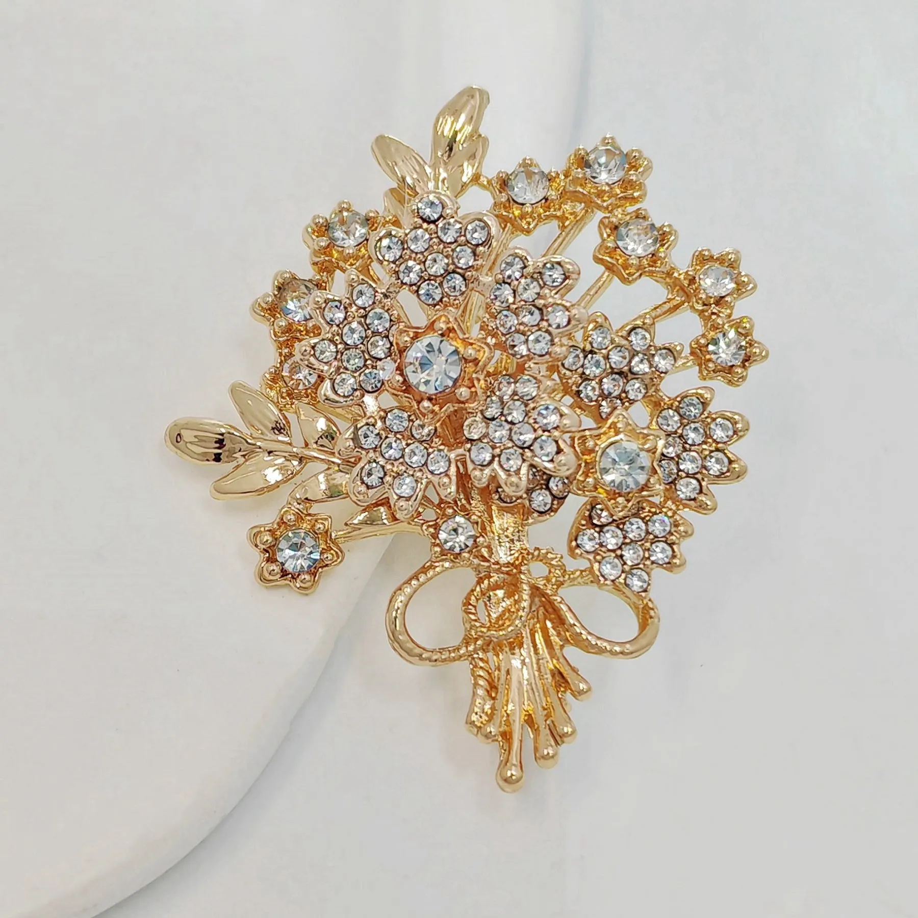 Sparkles Vintage Gold-tone Stem Leaf Crystal Flower Bouquet Brooch with Bowtie Accent