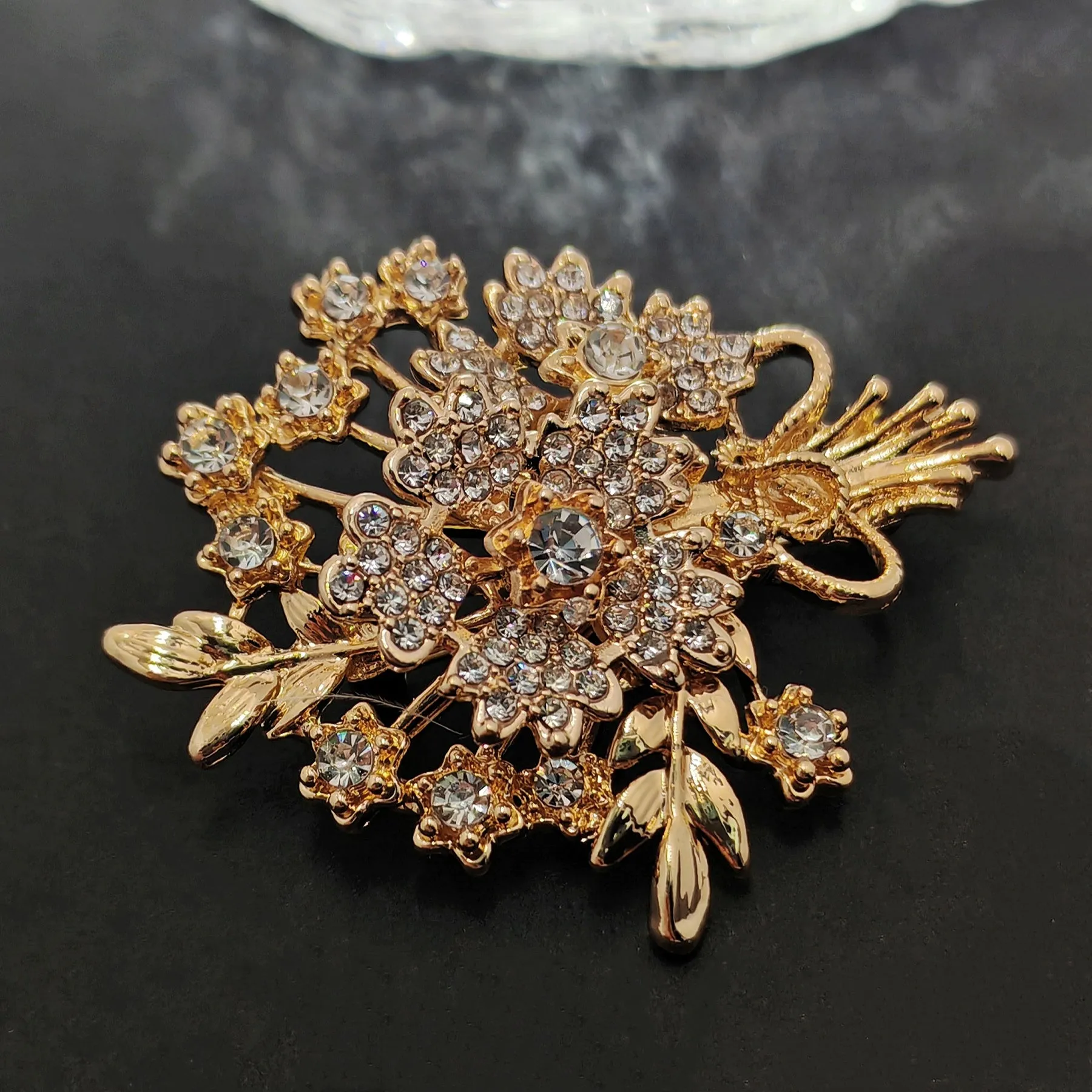 Sparkles Vintage Gold-tone Stem Leaf Crystal Flower Bouquet Brooch with Bowtie Accent