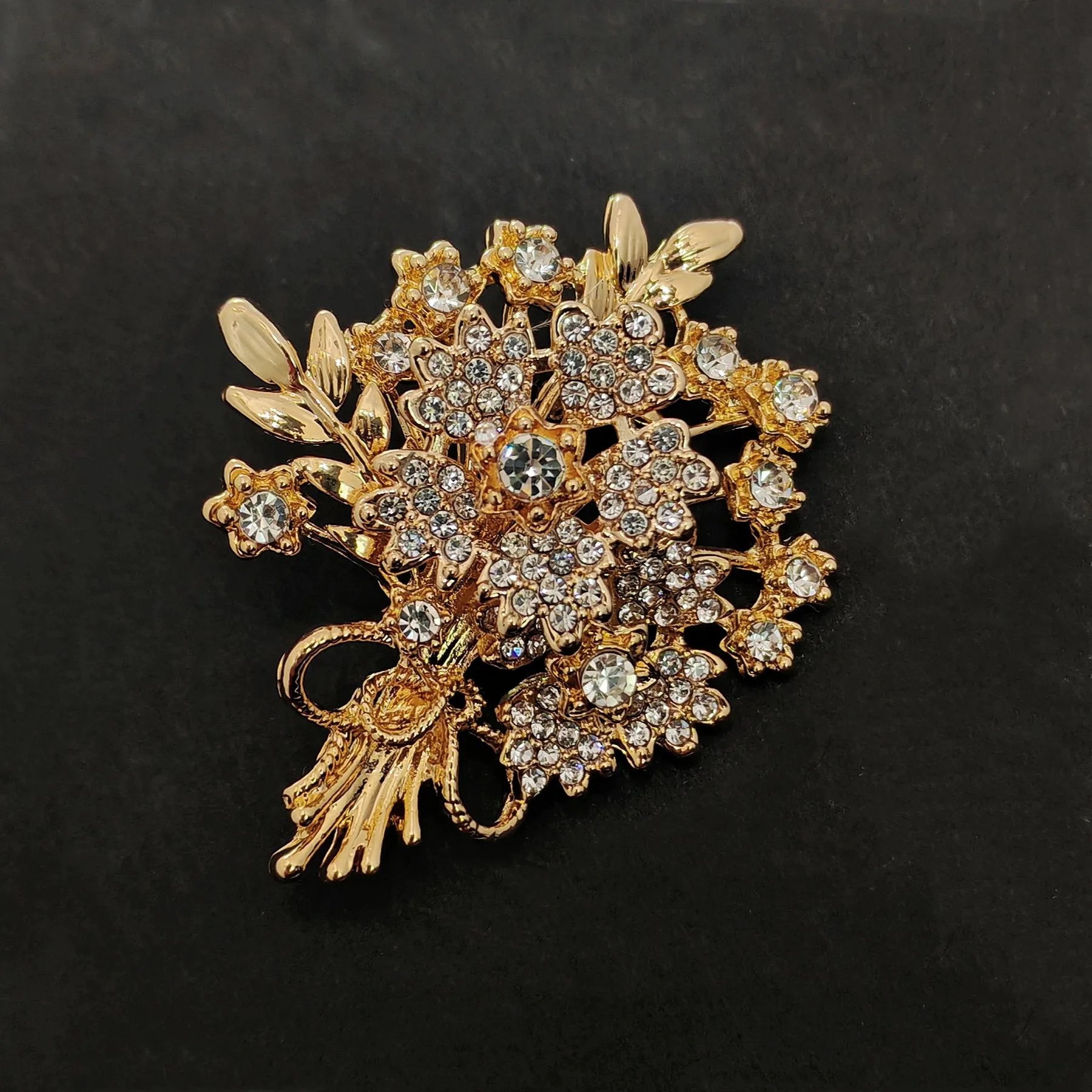 Sparkles Vintage Gold-tone Stem Leaf Crystal Flower Bouquet Brooch with Bowtie Accent