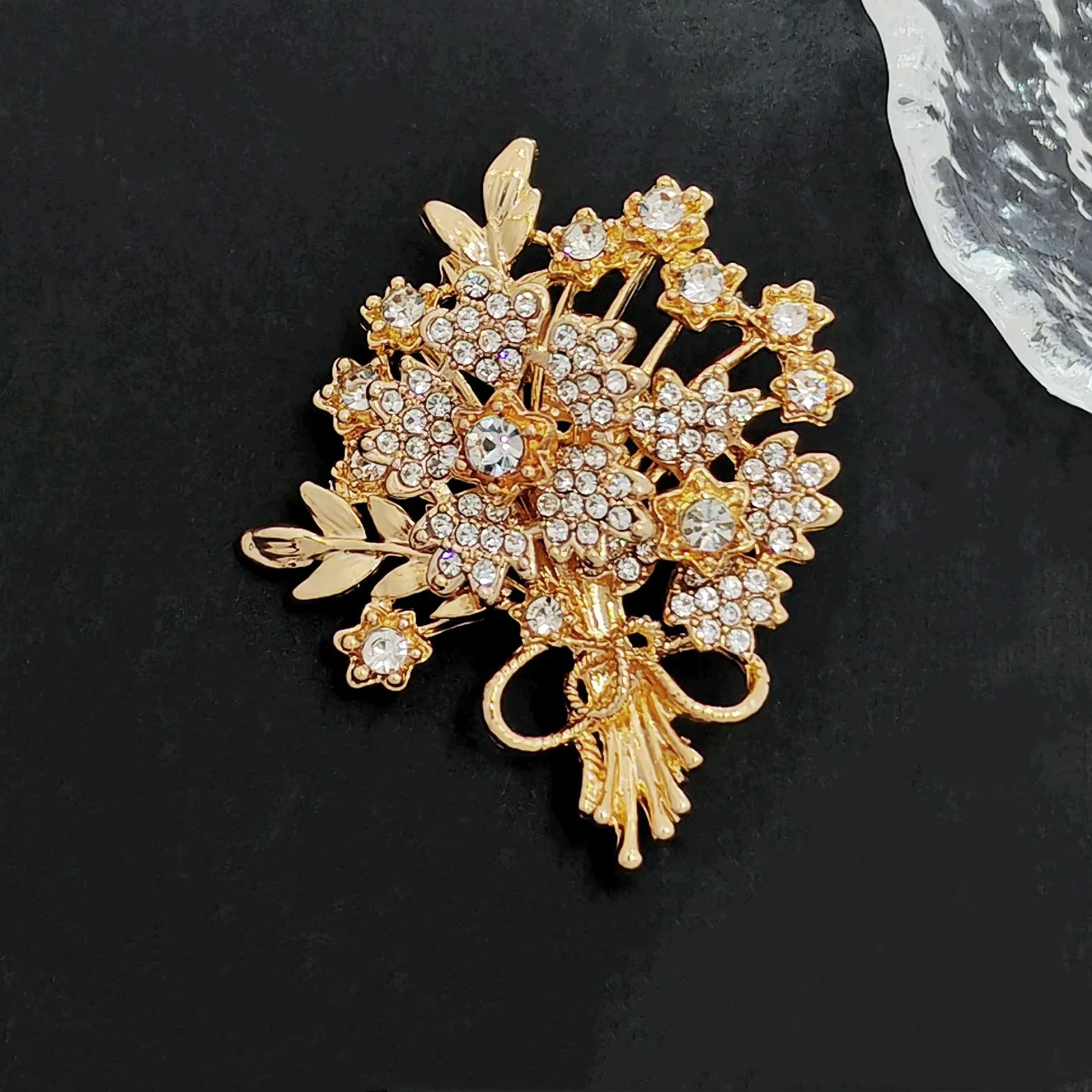 Sparkles Vintage Gold-tone Stem Leaf Crystal Flower Bouquet Brooch with Bowtie Accent