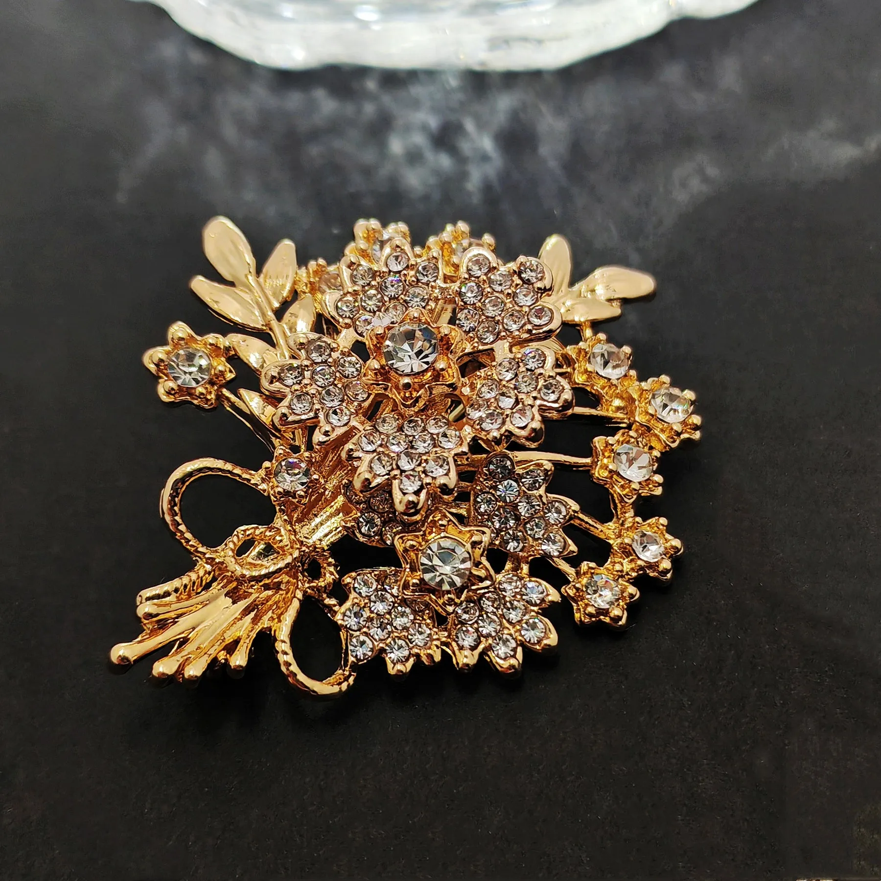 Sparkles Vintage Gold-tone Stem Leaf Crystal Flower Bouquet Brooch with Bowtie Accent