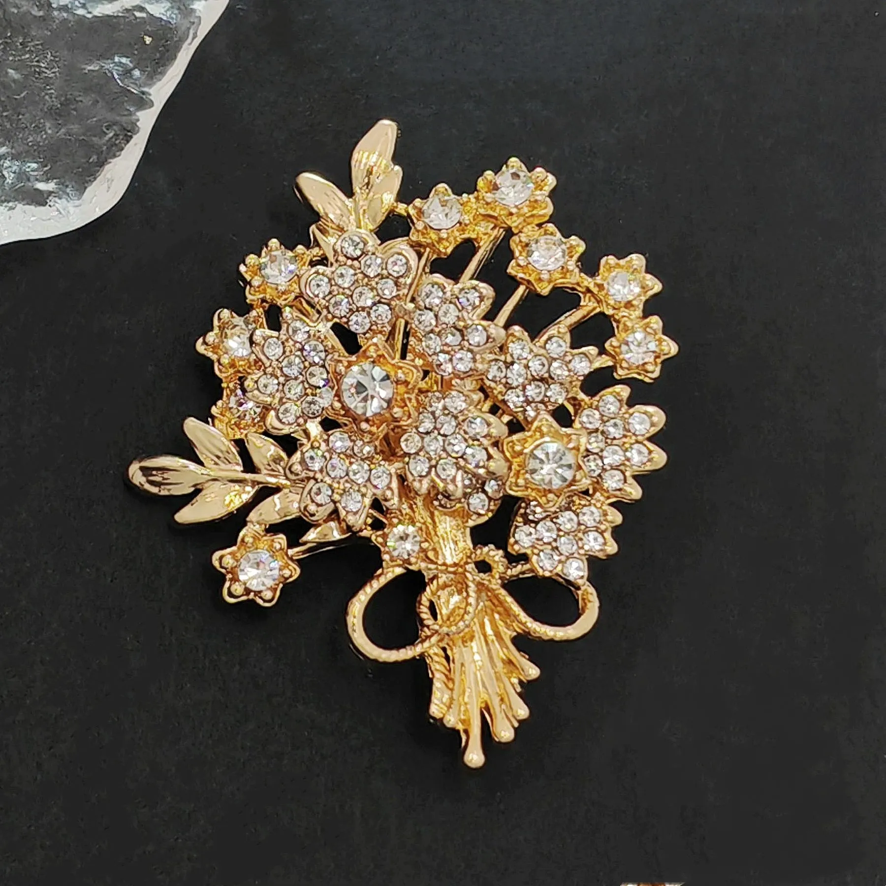 Sparkles Vintage Gold-tone Stem Leaf Crystal Flower Bouquet Brooch with Bowtie Accent