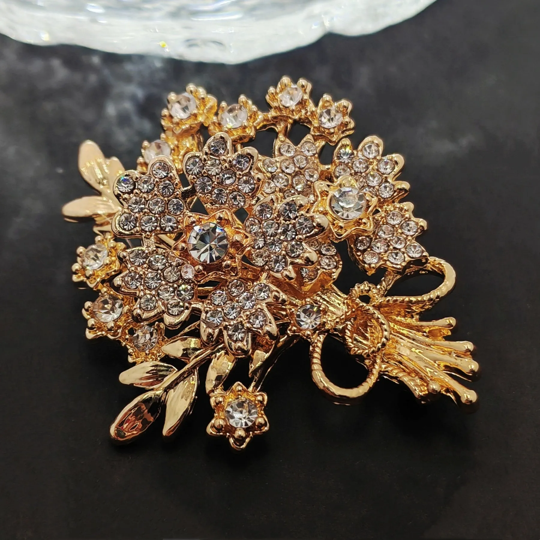 Sparkles Vintage Gold-tone Stem Leaf Crystal Flower Bouquet Brooch with Bowtie Accent