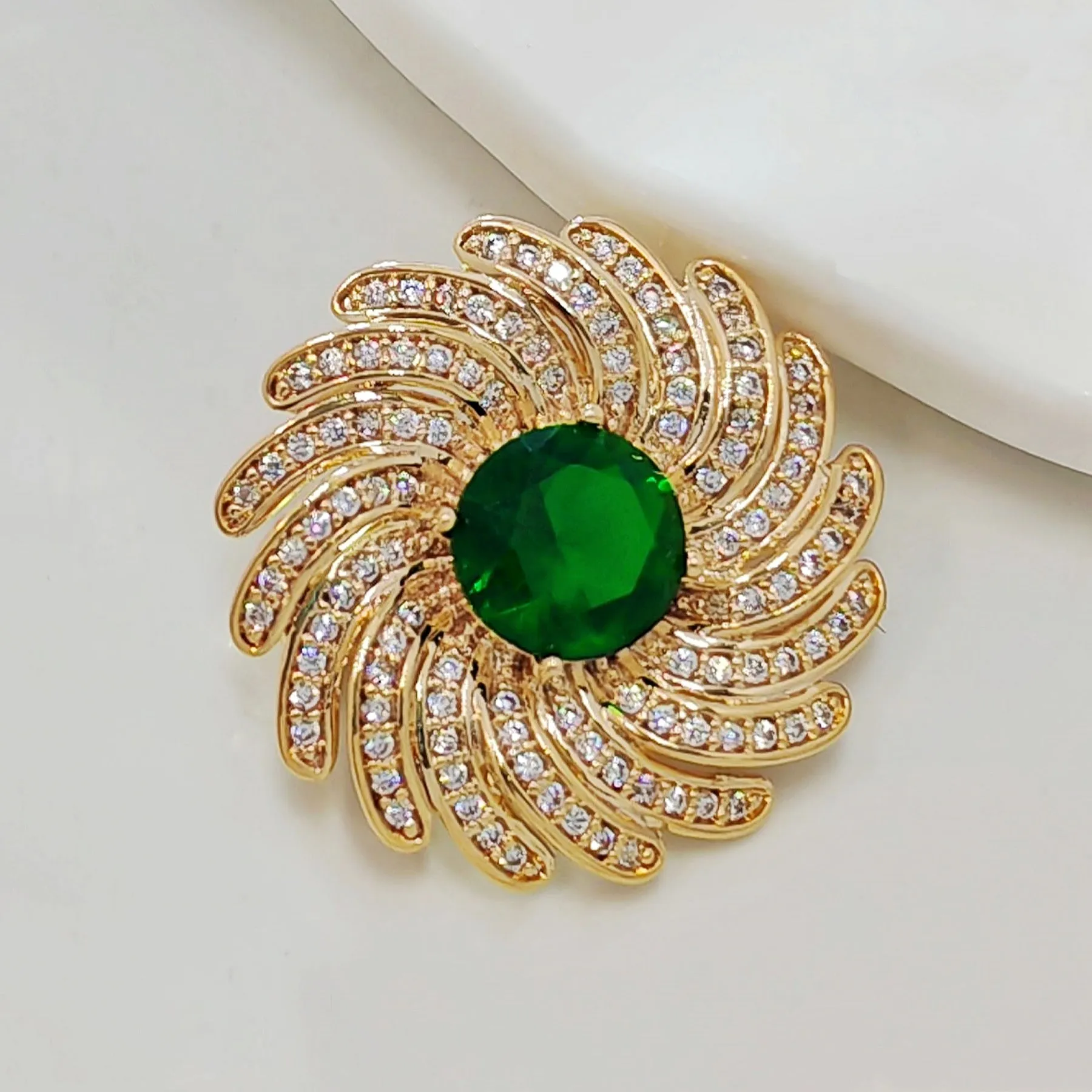 Stylish Floral Pattern Green Circlet Brooch Pin Sunflower Jewelry