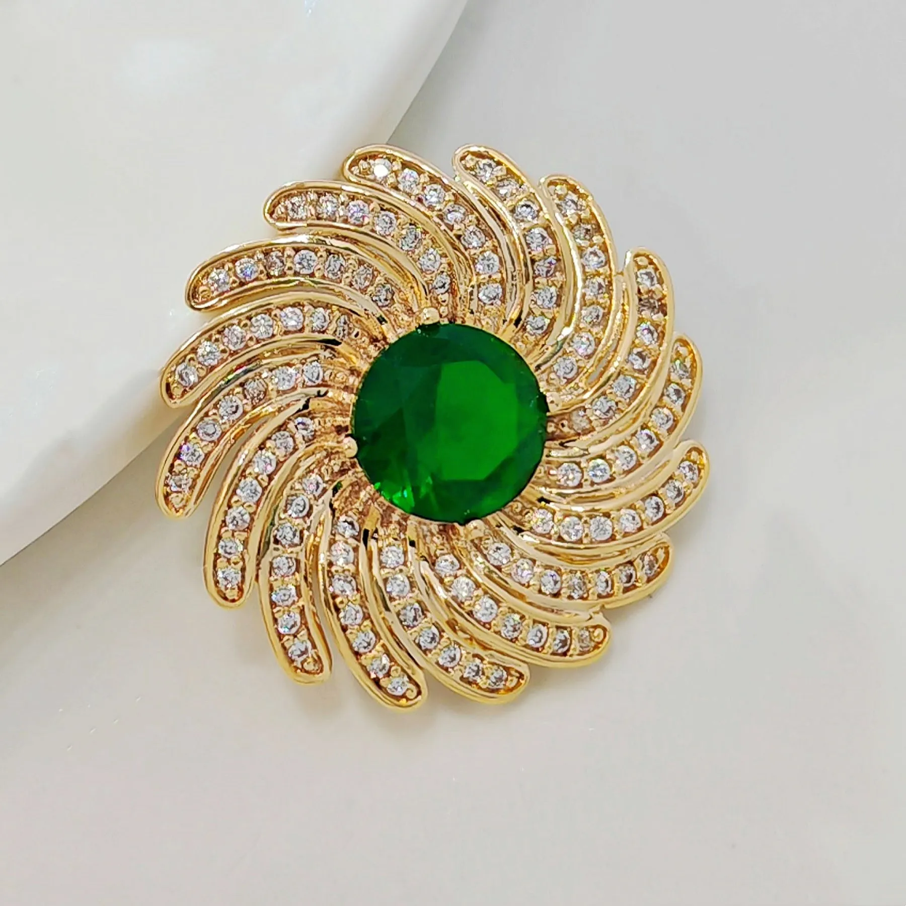 Stylish Floral Pattern Green Circlet Brooch Pin Sunflower Jewelry