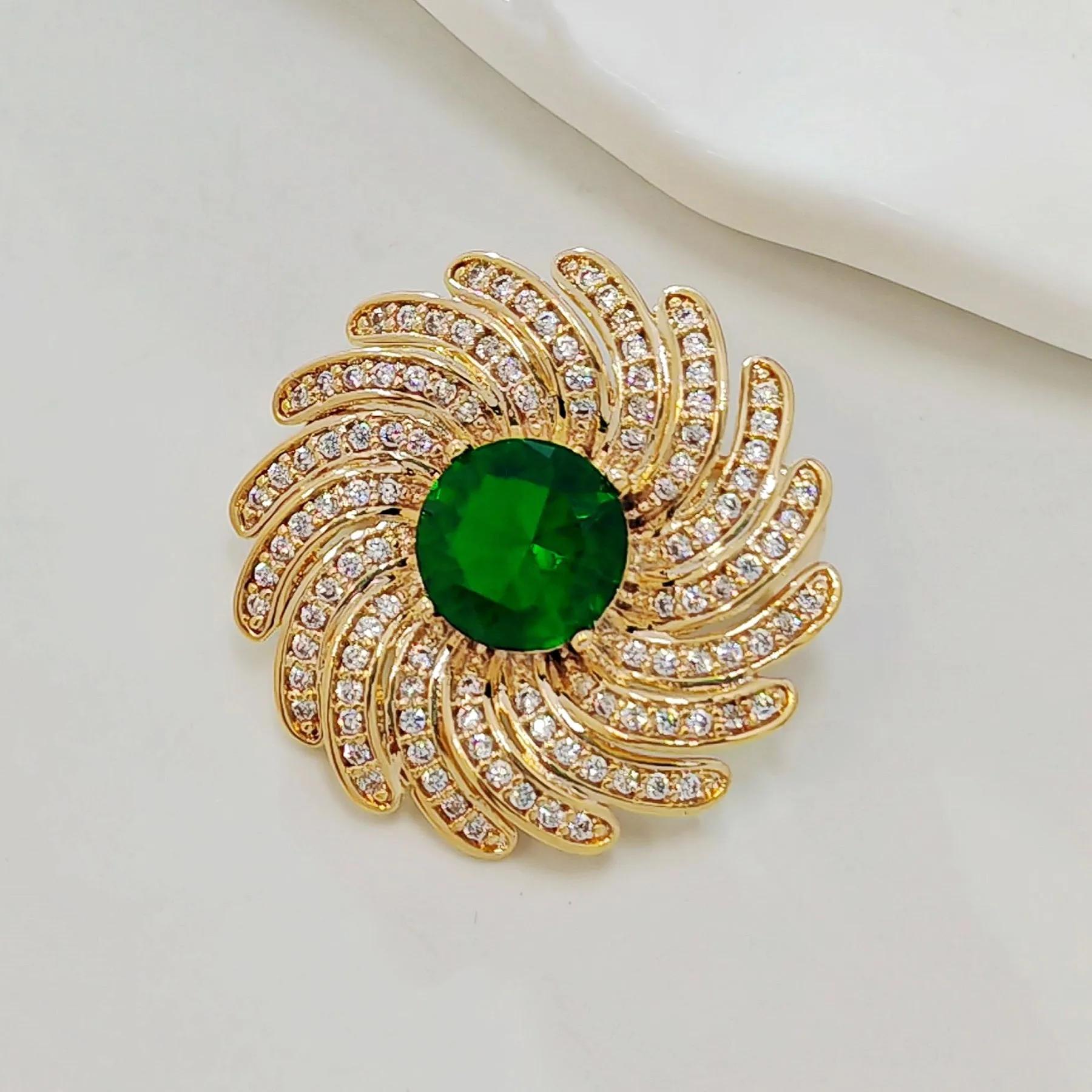 Stylish Floral Pattern Green Circlet Brooch Pin Sunflower Jewelry