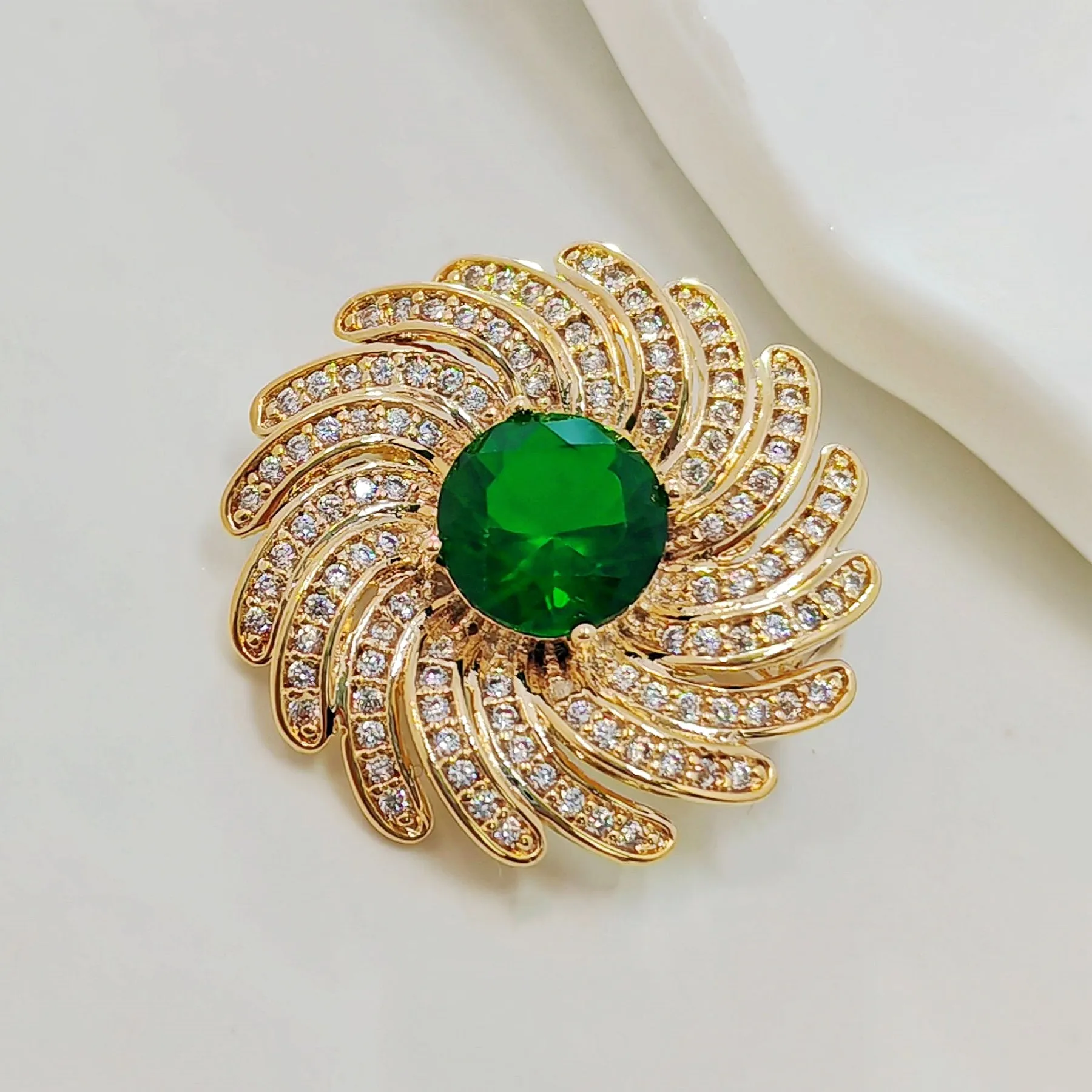 Stylish Floral Pattern Green Circlet Brooch Pin Sunflower Jewelry