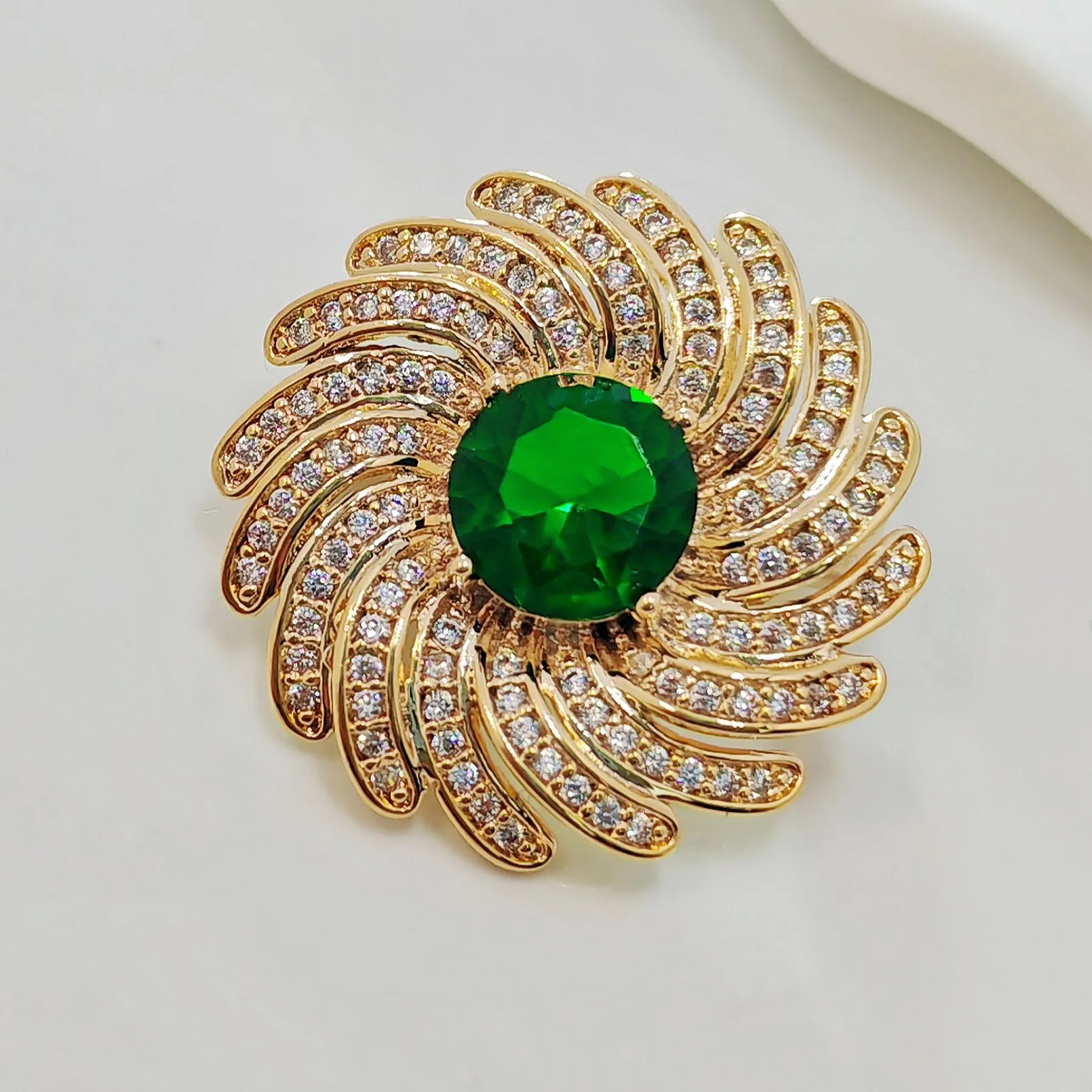 Stylish Floral Pattern Green Circlet Brooch Pin Sunflower Jewelry